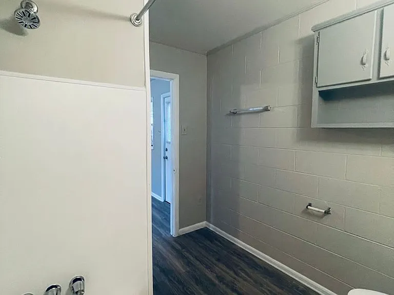 Studio Apartment Near Downtown Lewisburg MoveIn Special Available — Photo 8