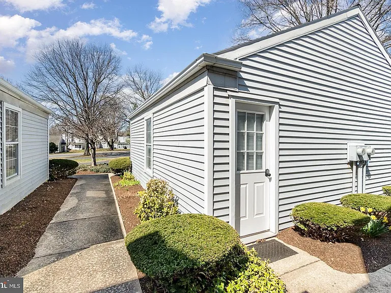 407 Cambridge Ct — Photo 25