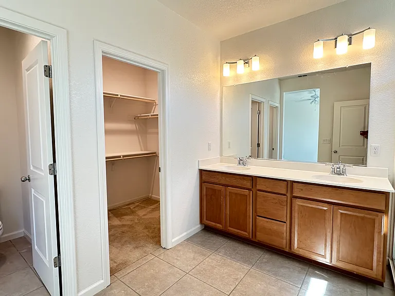 2428 Freestone Dr — Photo 7