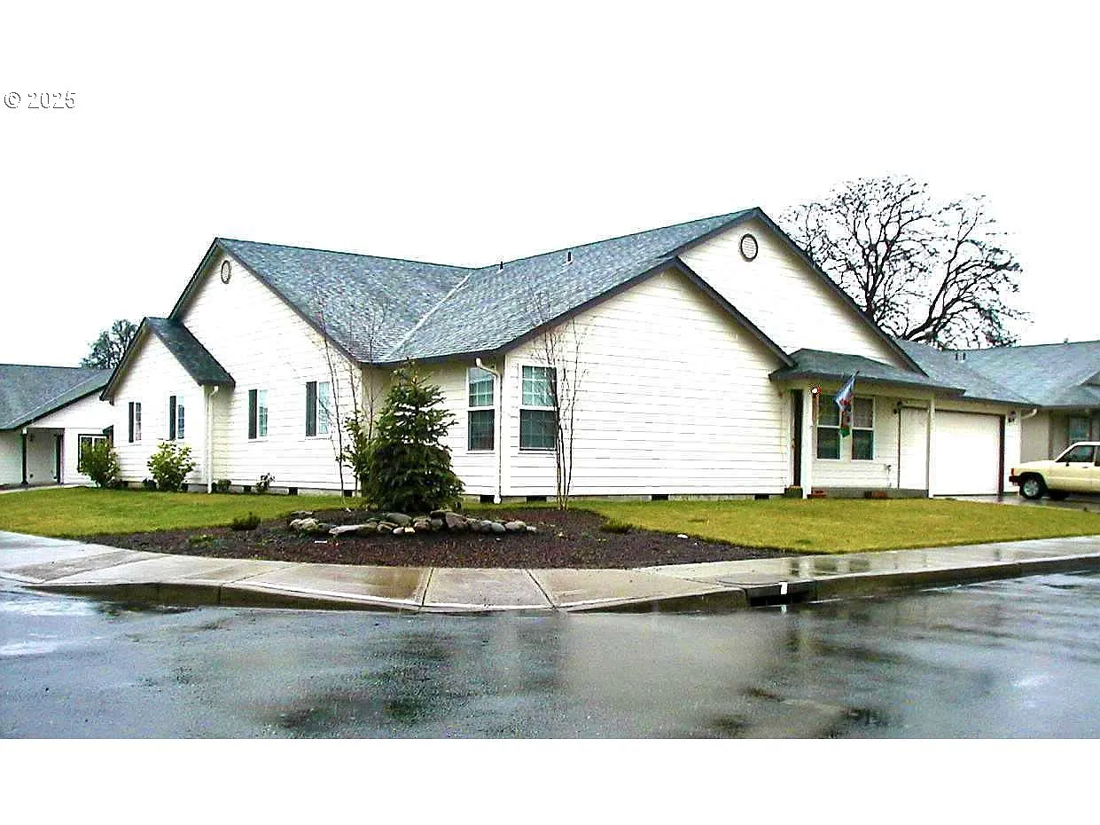 13000 NE 50th St photo 1