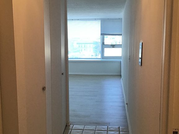 4th image of 2728 N Hampden Ct APT 608