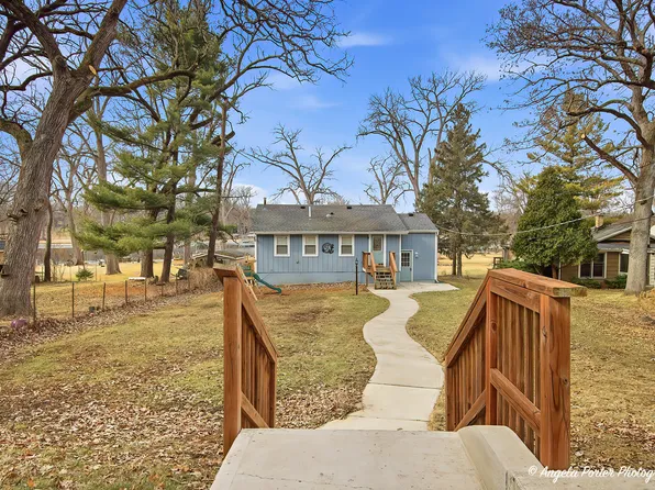 4813 Wildwood Dr, McHenry, IL 60051