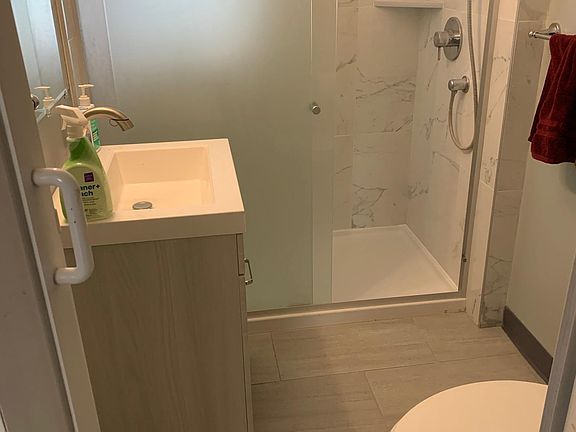4th image of 718 15th Ave