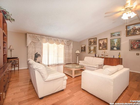 4th image of 16407 HUNTING VALLEY ST
