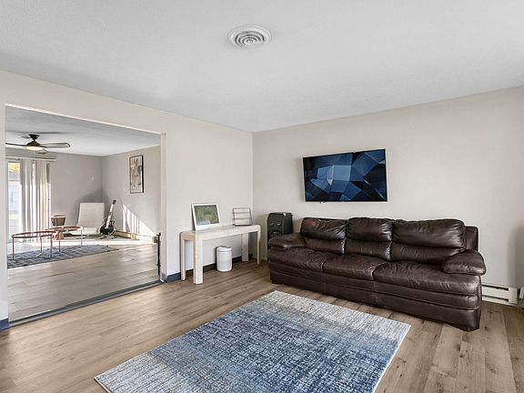 3rd image of 301 Colorado Dr