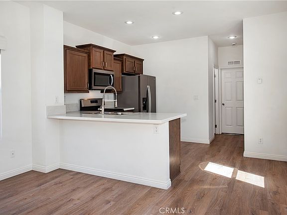 4th image of 520 Pine Ave Space 39