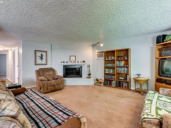 4th image of 4808 NE 112th Cir