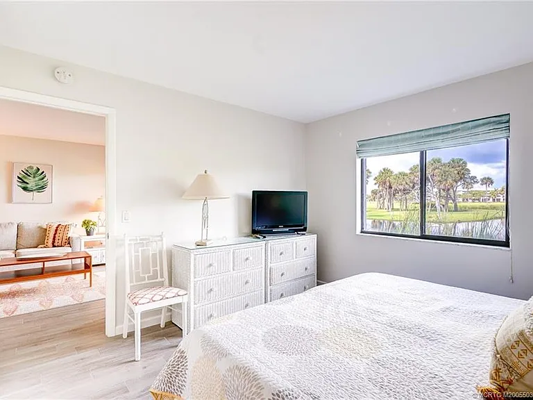 5553 NE Gulfstream Way — Photo 17