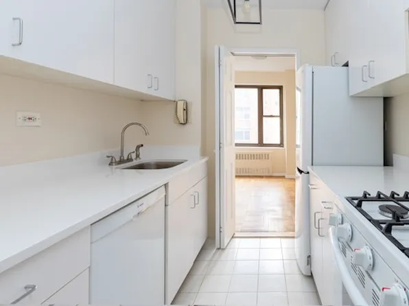 55 East End Avenue image 4 of 11