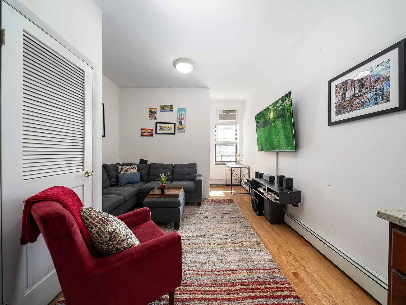 2 bed, 1.0 bath, 701 sqft, $3,400 — Photo 4