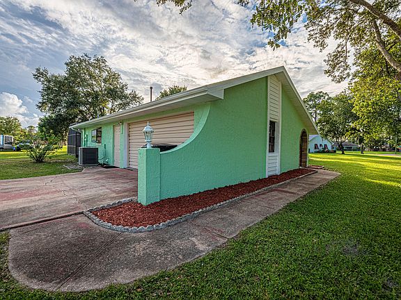 3rd image of 2985 Crystal Ct
