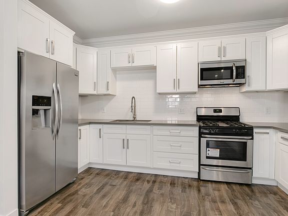 2nd image of 4106 Oakwood Ave APT 4