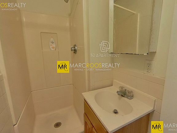 4th image of 533 Newbury St #1B