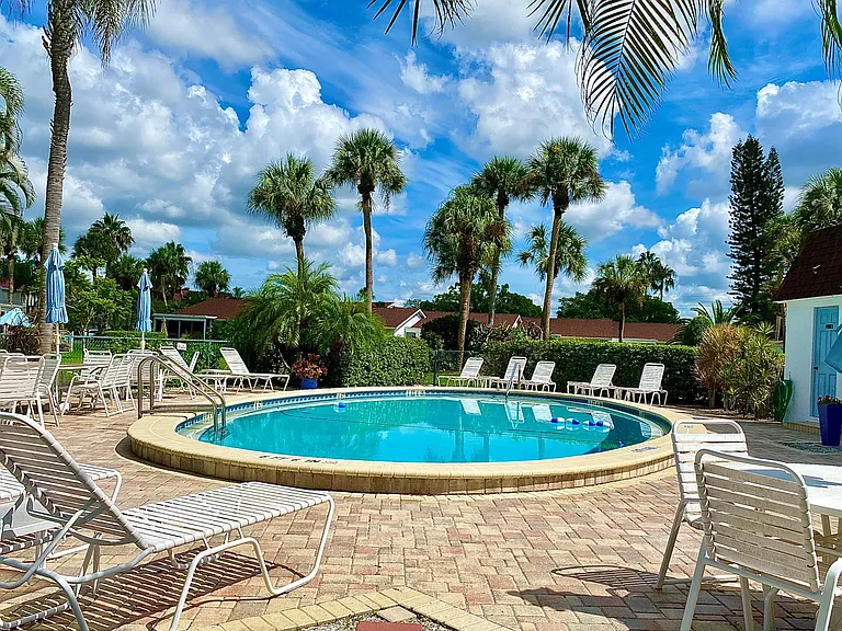 729 Capri Isles Blvd — Photo 14