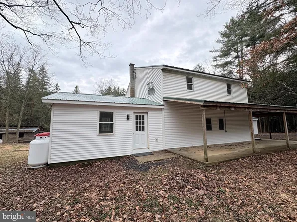 25 Scenic Dr, Milroy, PA 17063