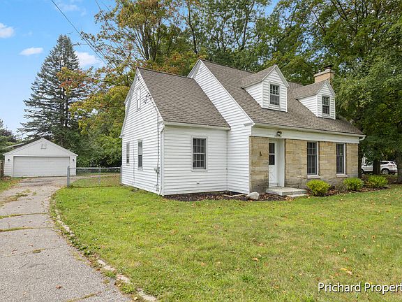 2nd image of 2634 Lake Michigan Dr NW