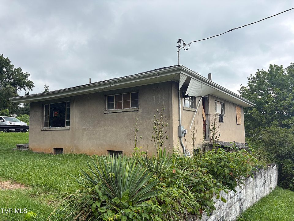 1st image of 823 Maple St
