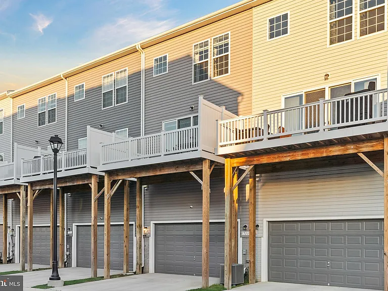 7713 Presidential Pkwy — Photo 30