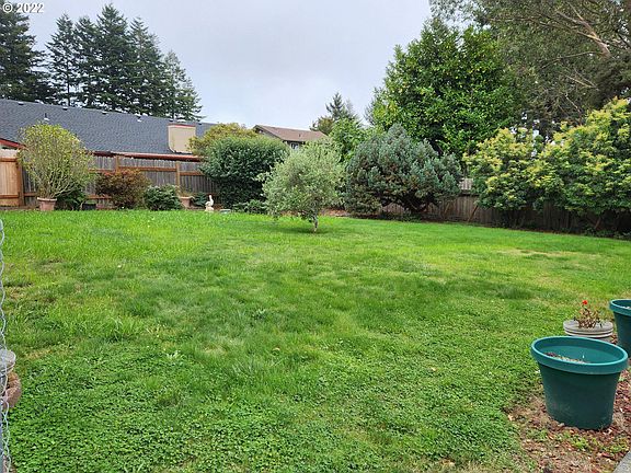 4th image of 830 Crestwood Pl
