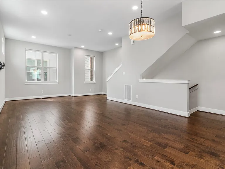 719 Schwartz St — Photo 3