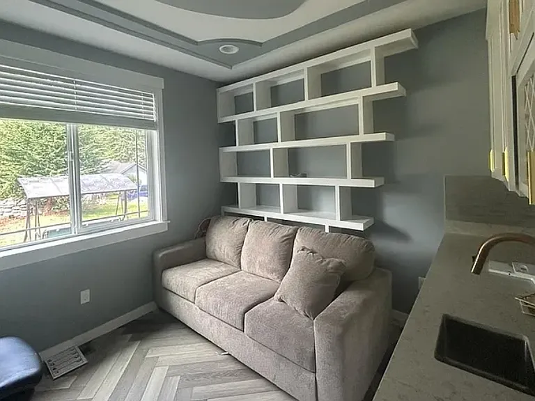 111 E Hemlock Ln — Photo 4