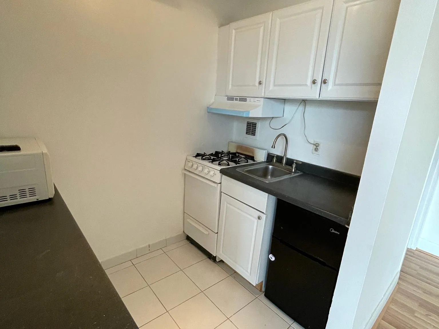 1 bed, 500 sqft, $1,950 — Photo 3