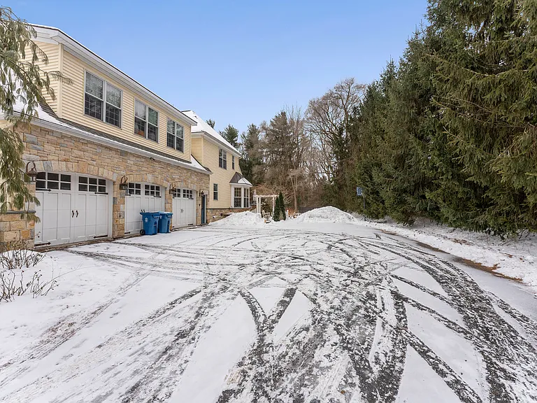 4000 Windsor Dr — Photo 12