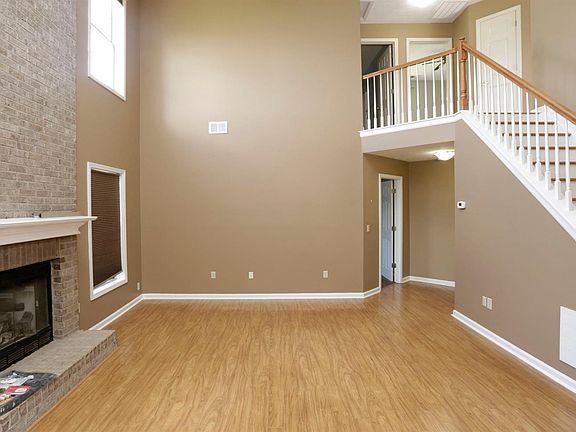 3rd image of 109 Primrose Cir