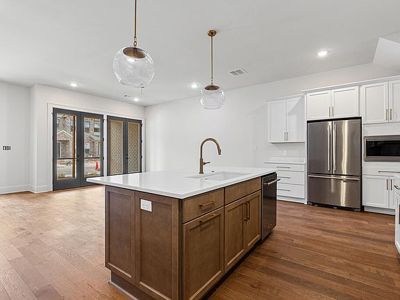 3rd image of 508 Hemingway Ln