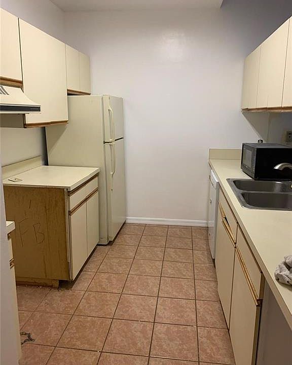2nd image of 2271 1st St #18
