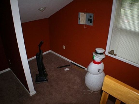 5th image of 2563 Maple Dr