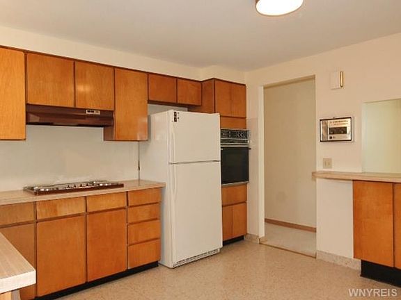 4th image of 410 Sherbrooke Ave