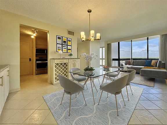 4th image of 5001 Woodway Dr Unit 1306