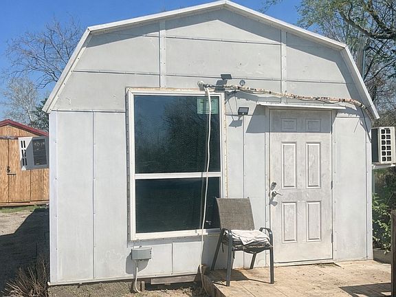 2nd image of 104 SE Freeman St
