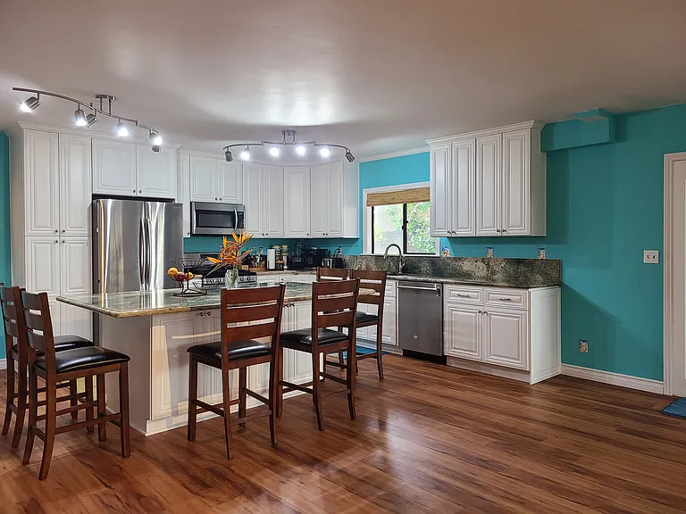1052B Loring St — Photo 16