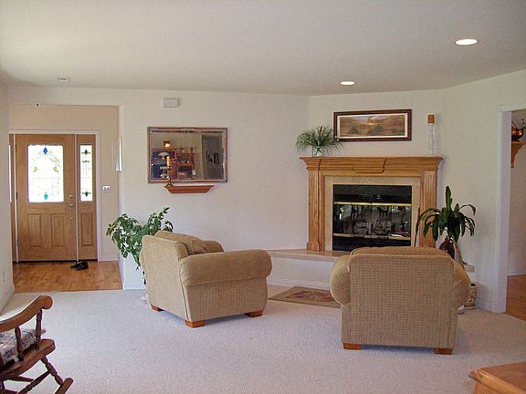 Spacious LR w/ fireplace