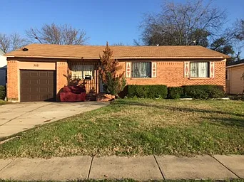 3521 Moon Dr photo 1