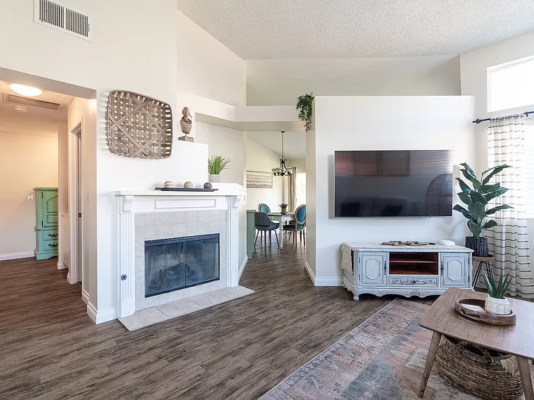 706 Emily Ln — Photo 8