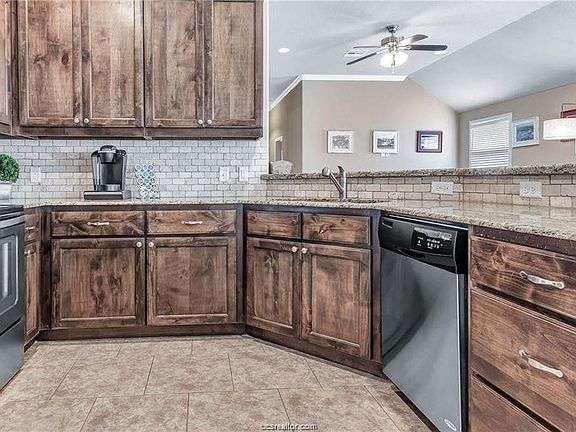 4th image of 3108 Claremont Dr