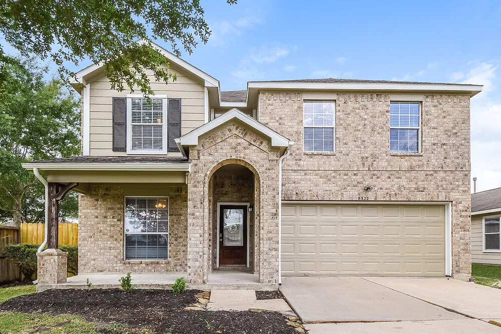 4 bed, 2.5 bath, 2695 sqft, $2,895 — Photo 1