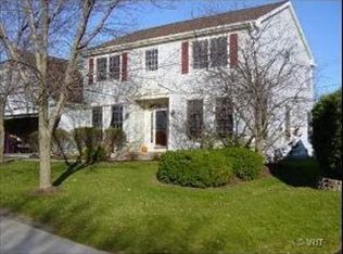 391 Banbury Ln, Grayslake, IL 60030