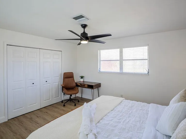 3649 SE 5th Ct — Photo 8