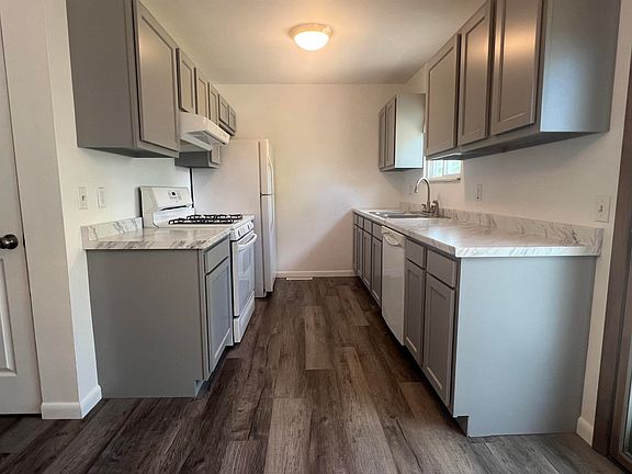 3rd image of 319 Campbell St