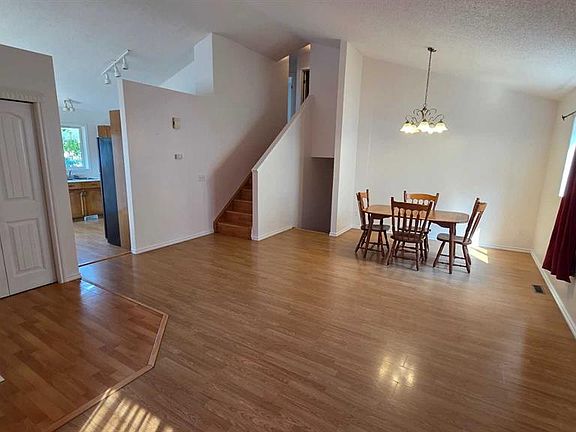 5th image of 155 S Applefield Close SE