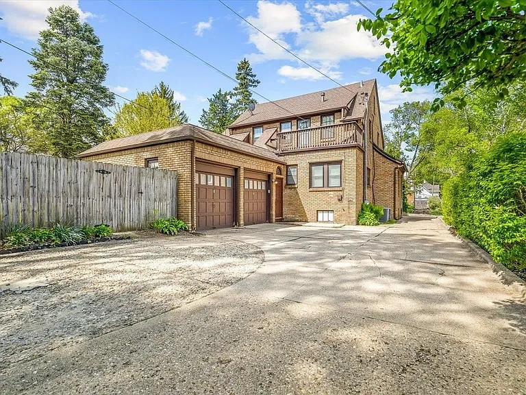 117 N Highland Ave — Photo 4