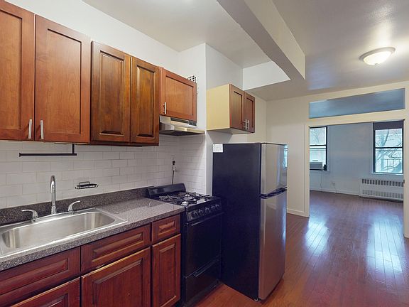 5th image of 538 W 47th St APT 2C