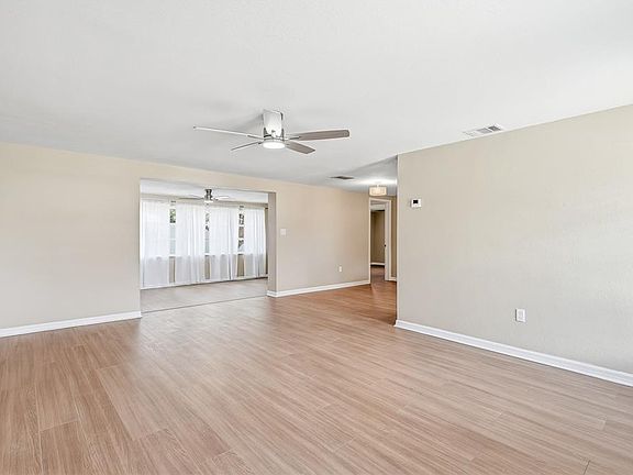5th image of 10837 Premier Ave
