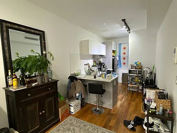 2nd image of 1299 Putnam Ave #3L