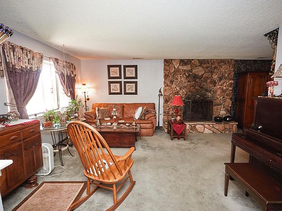 5th image of 8860 Camphor Ave