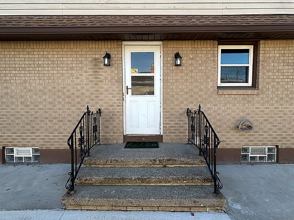 3rd image of 58 E Cavalier Dr #Lwr
